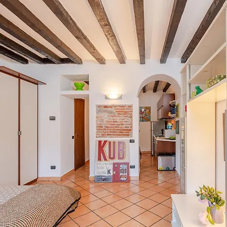 Apartment Comfort In Navigli Area Mailand